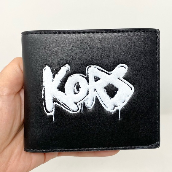 NWT Michael Kors Billfold - Picture 1 of 7